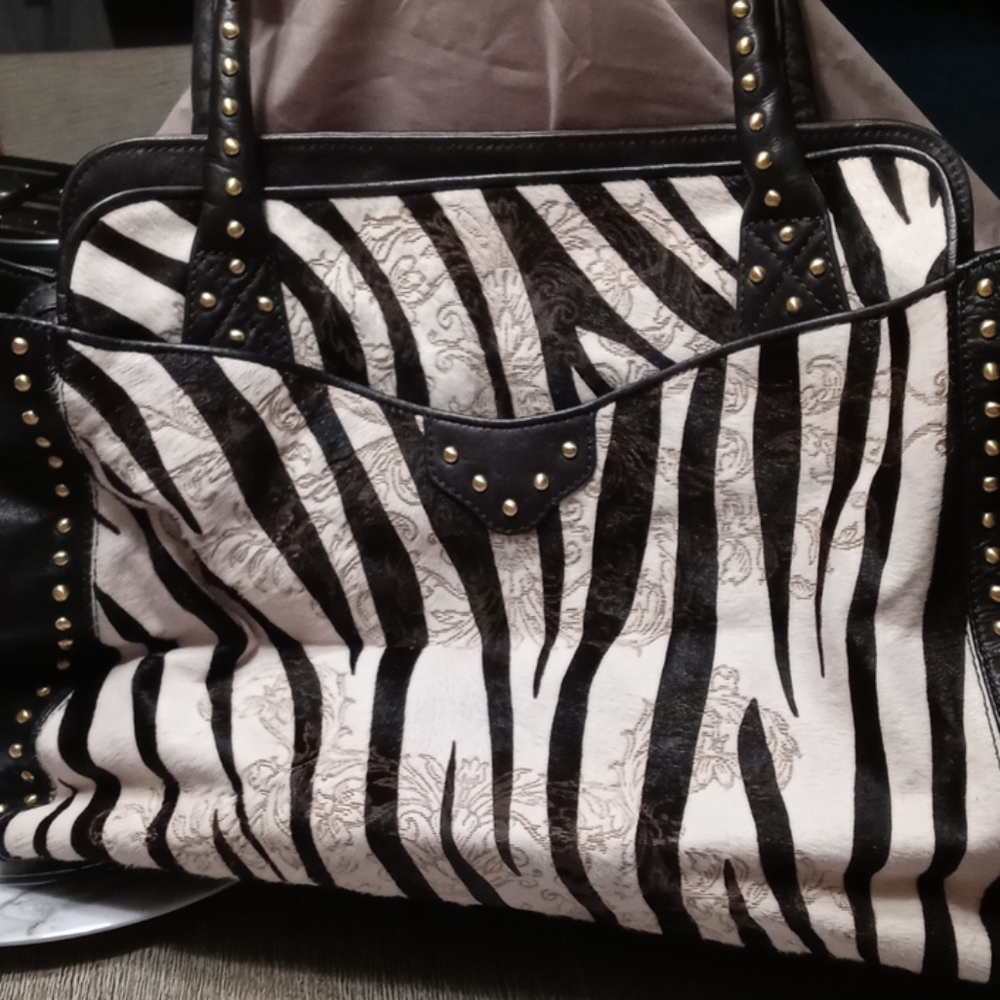 Selling my ISABELLA FIORE purse